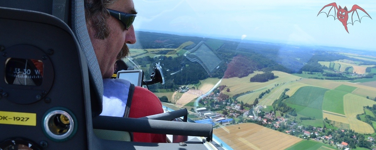 Výhled z instruktorského sedadla větroně Duo Discus.